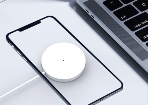 205KHZ 9V2A Output Magsafe Wireless Charger Portable FCC