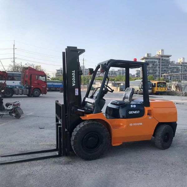 5 tons Toyota diesel forklift with automatic transmission load center distance 600mm