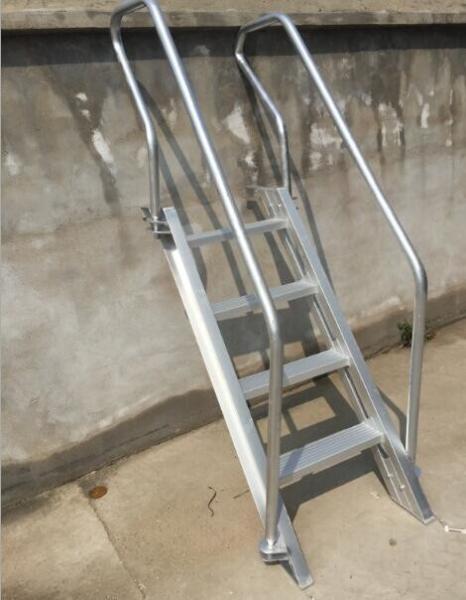 Easy Carrying Bulwark Ladder Aluminum , Inclined Marine Dock Ladders Light Weight
