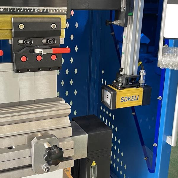 Hydraulic CNC Press Brake 300T3200 30-180 Degrees Bending Angle 3750x2200x3100mm Delem DA53T