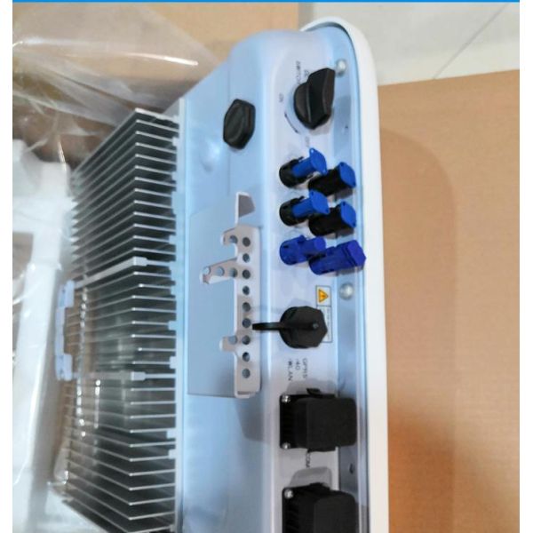 On-grid Solar Inverter Growatt 2 MPPTs Single Phase 7kW-10kW AC/DC Inverter for Home