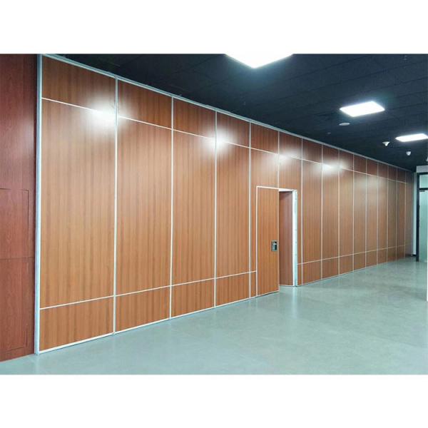 Salle de conférence mur coulissant acoustique ignifuge séparateur mural opérationnel
