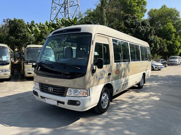 Autobus de 10 à 23 places utilisés  Boîte manuelle  Avec sièges confortables