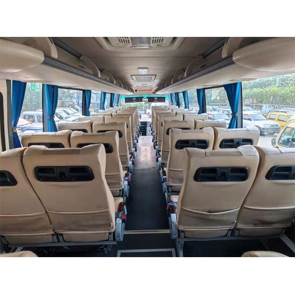 Автобусы с двумя дверями с левым приводом Автобусы с дизельным двигателем 47 мест Автобус для пассажиров