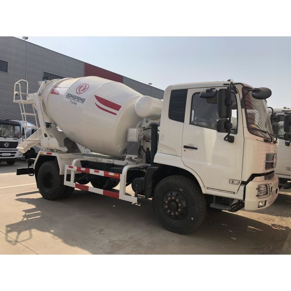 Перевозок тележки конкретного смесителя M3 Dongfeng совершенно новые дворы 6/7