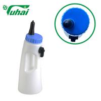 Botellas de plástico para la alimentación de terneros 2 litros Botella de leche animal para vacas / terneros / ovejas con mango