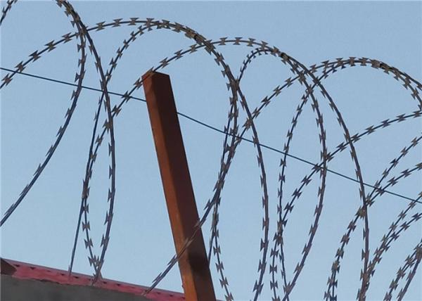 Medium Blade 22MM Length BTO 22 Razor Wire Fence Decoration 10kg Per Coil 500mm OD