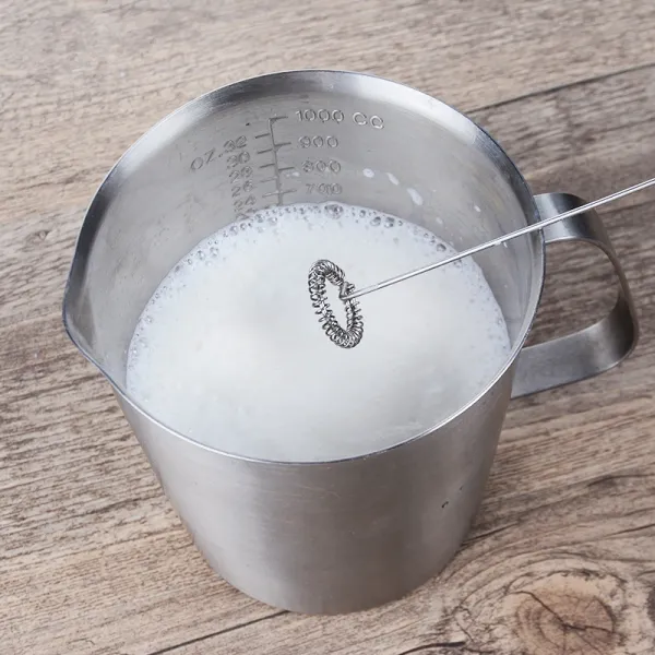 Молочная пенка 2XAA Электрический смеситель кофе с батареей