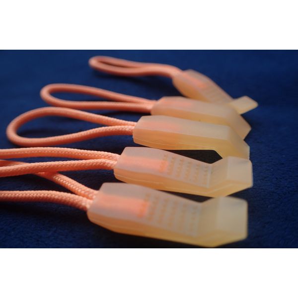 дружественный к Эко выбитый пулер молнии логотипа резиновый для платьев