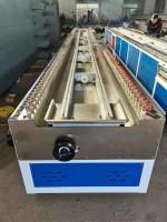 Máquina del extrusor del perfil del PVC, máquina plástica con el extrusor de tornillo gemelo, máquina de la protuberancia del perfil del PVC WPC del perfil de la puerta