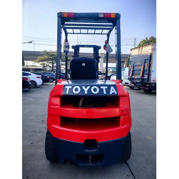 Container Operations Demands 3ton Toyota Manual Diesel Forklift with 4-wheel Drive