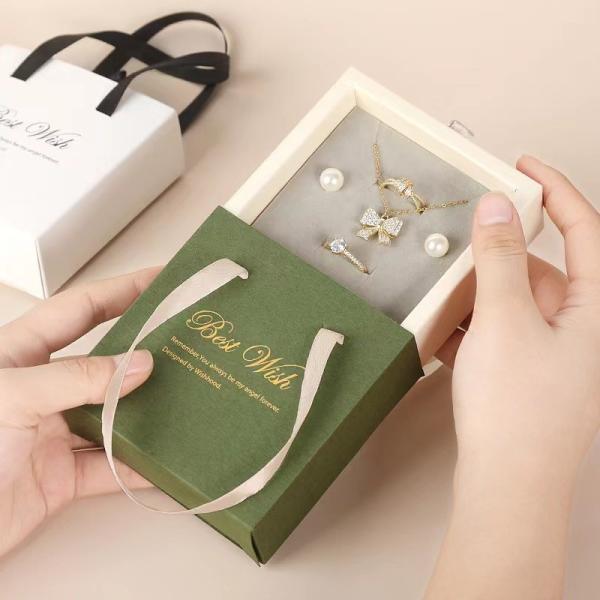 Eco Friendly 10x10x3.5 Cardboard Gift Packaging Box Necklace And Earring Gift Box