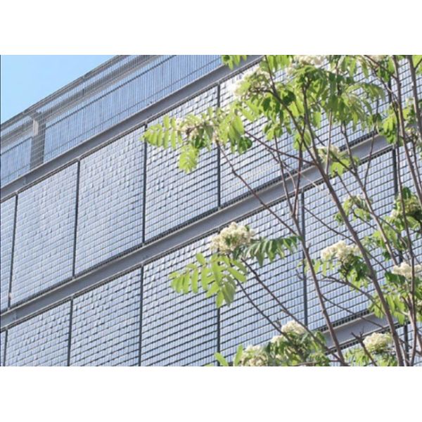 Кинетический фасад пошатывает как волна в ветреном дне для украшать музей и торговый центр