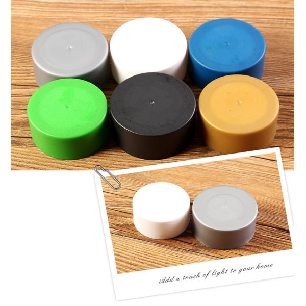 Холодный - отжатая стеклянная бутылка напитка с ПП покрывает классическую сделанную машину стиля