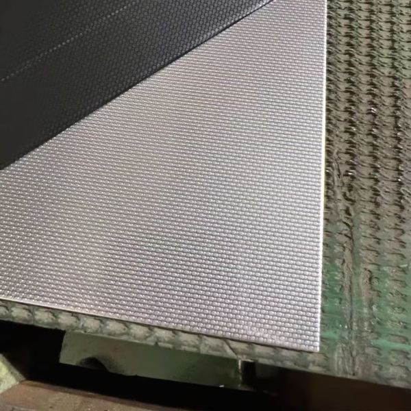 304ステンレス鋼エンボスシート 4x8フィート 丸ドット滑り止め