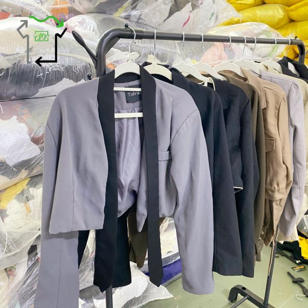 Wholesale Women's Suit Short Style Second-hand Hot Girl Used Clothes Fashionable Mini Skirt Clean Wear High Quality Second Hand Clothes