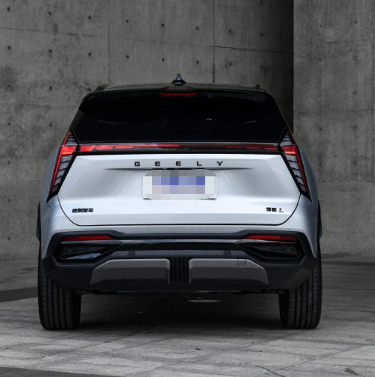 Geely Atlas Pro 2023 2.0TD DCT Флагманская версия компактный внедорожник Дизельный или бензиновый автомобиль