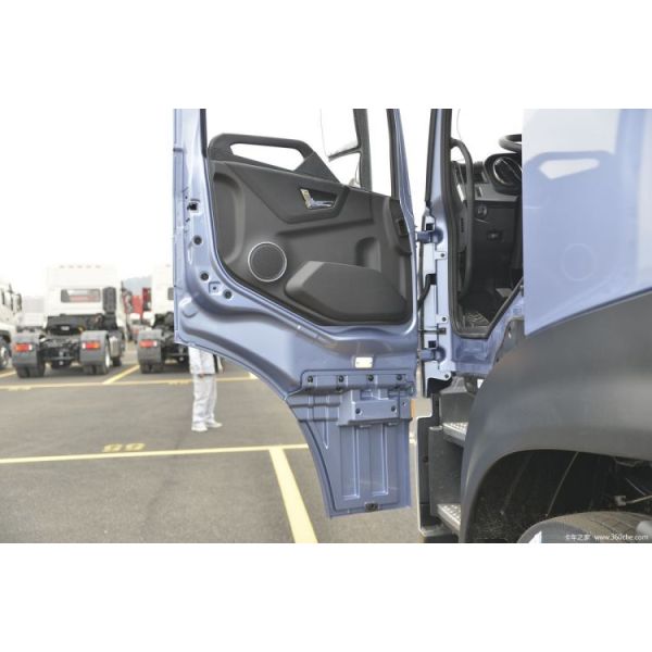 Dongfeng Tianlong KL 465 HP 6X4 Tractor Truck Head with Large Fuel Tank Capacity