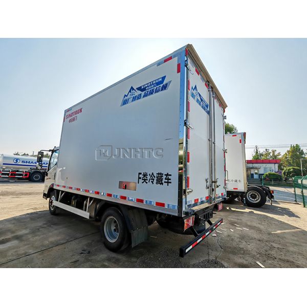 Nouveau camion réfrigérateur HOWO 4x2 camion de nourriture légère camions réfrigérateurs