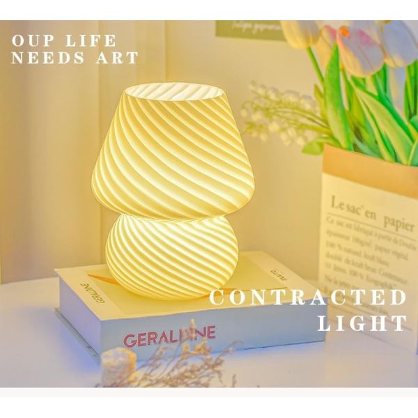 Украшение исследования винтажного творческого света Nightstand спальни лампы стеклянного стола простое