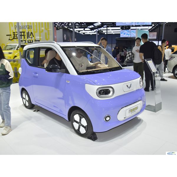 Energy Vehicle 2024 Wuling Hongguang MINI Macaroon 170km Ride-On EV Passenger Car