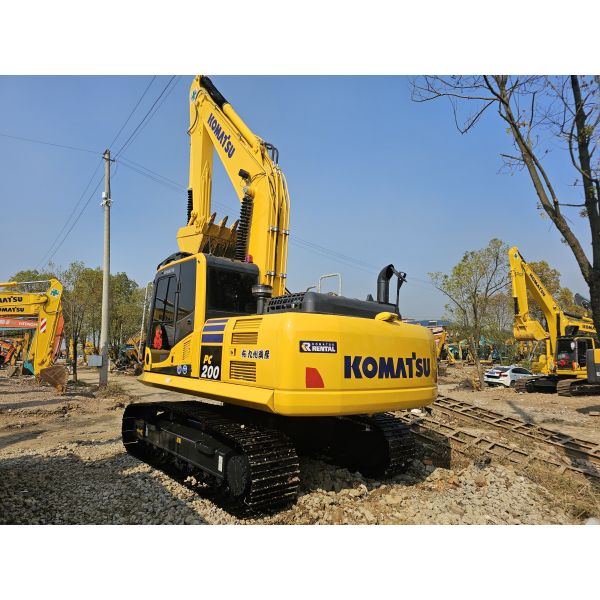 Использованный гидравлический экскаватор Komatsu PC200-8