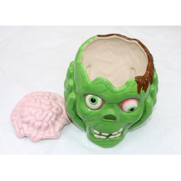 Home Decoration 3D Ceramic Cookie Jar Skull Big Eyes Design Dolomite Food Container