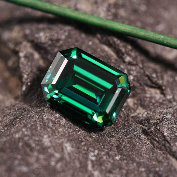 Natural Green Loose Moissanite Gemstones Emerald Cut Diamond 1.5 Carat