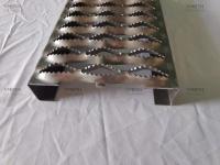 passage couvert dentelé en aluminium de contrefiche de poignée de grille en métal de 300mm se rouillant non
