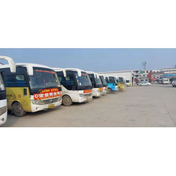 La commande de main gauche a utilisé les autobus de luxe de ville de Yutong alimentent les 30 sièges diesel Front Engine