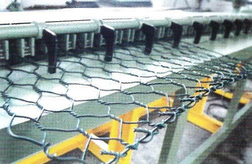 anchura hexagonal 4300m m de la máquina del alambre 100*120m m Mesh Edge Banding Gabion Side de 3m m que confina