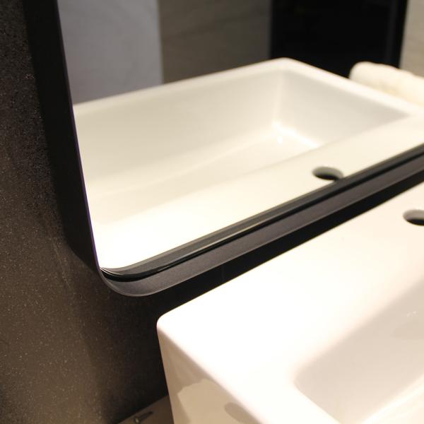 Espelhos de metal emoldurados sob medida A escolha perfeita para decoração de banheiro contemporâneo