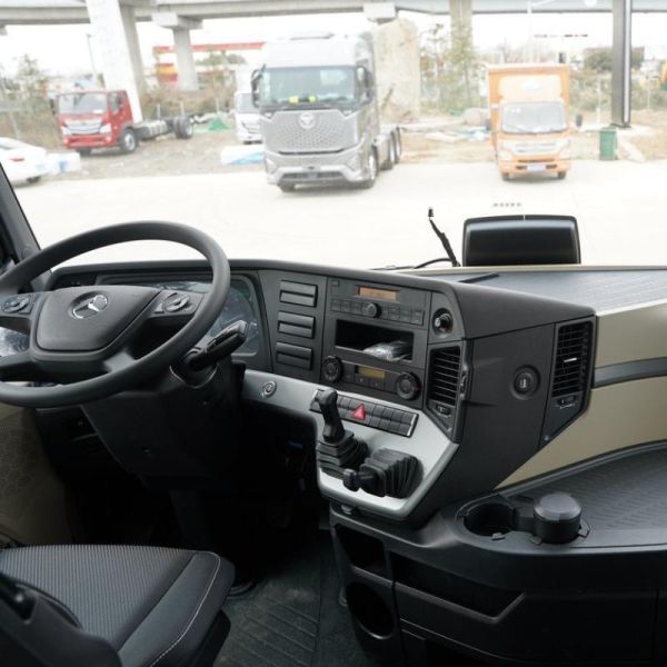 Manual Transmission Type Towing Tractor for Mercedes Benz Truck Hauling Vehicles