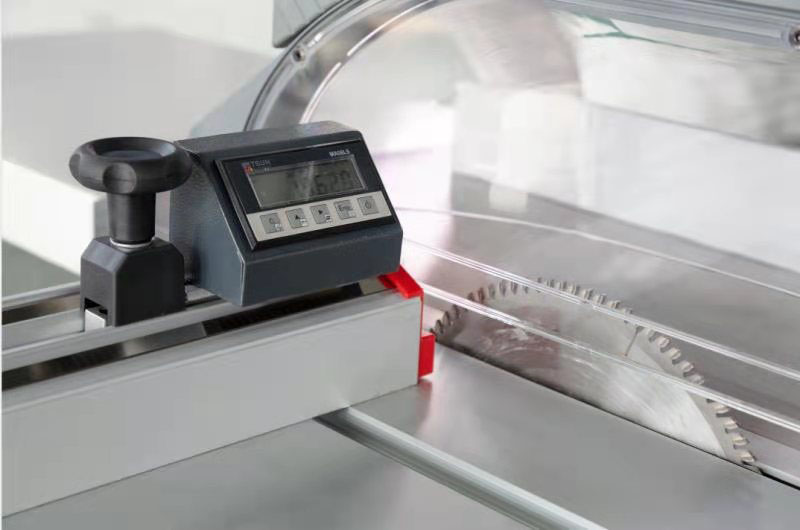 CNC столовая пила 430 мм Ширина стола Деревообработка Сдвижной стол пила Сдвижные панельные пилы
