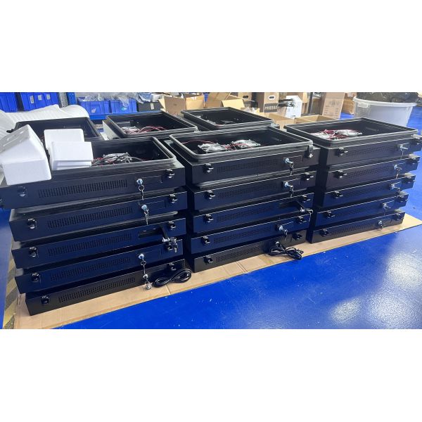 32 Inch 1920x1080 HD Outdoor LCD Display with 50000~100000hours Lifespan for Digital Signage