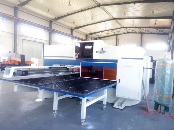 Industrial Hydraulic Turret Punching Machine With Rotary Tooling Stations