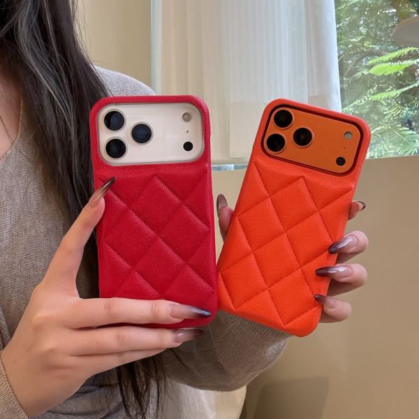 Coque simple motif litchi rouge-brun + argent modèle cc 13-17pm