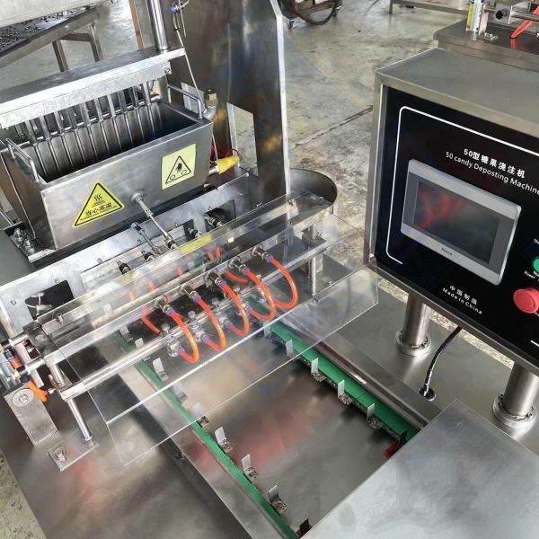 Soft Candy Production Line Automatic Gummy Candy Bear Making Machine 1900*900*1620mm
