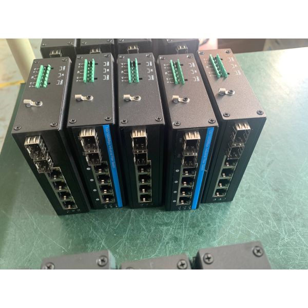 6 OEM бюджета рельса 120W Din переключателя волокна локальных сетей PoE+ POE гаван полного гигабита промышленный