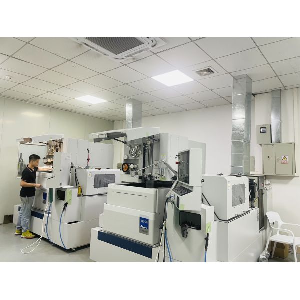 Плашка прессформы чертежа высокой точности OEM разделяет аксессуары с покрытием нитрида титана