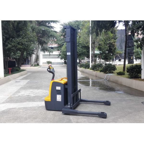 Straddle Legs Electric Lift Pallet Stacker Safe Design Adjustable Forks