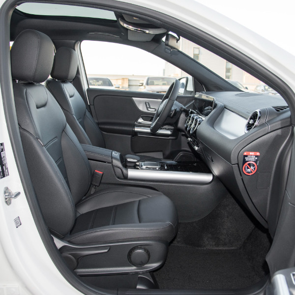 Mercedes-Benz 2023 GLA 200  version Gasolin Compact SUV Avto Electro Excellent