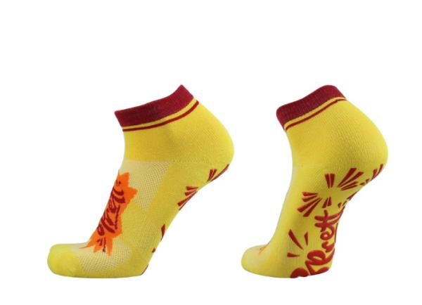 Jump Yard Fashion Outdoor Sport Trampoline Safety Socks Silicone Anti Skid OEM Jumping Socks for fun and advocacy