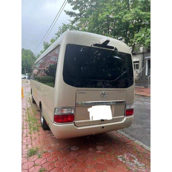 30 Seater Toyota Coaster Mini Bus with Left Drive Manual Transmission and Materials