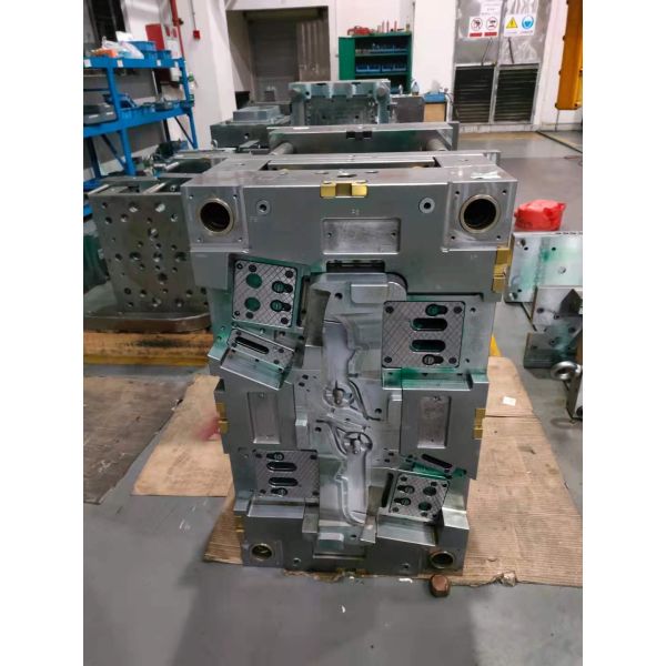 300000 Shots Automotive Plastic Injection Molding For PBT Component