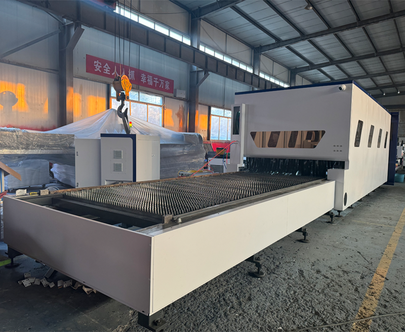 Industrial Double Table Model 6000w Sheet Metal Laser Cutting Machine with 4-axis Configuration and Yaskawa Servo Motor