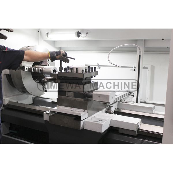 600mm Bed Width 255mm 280mm Spindle Bore CNC Pipe Threading Lathe Tool for Oil Country
