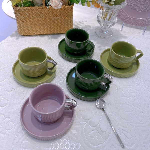 Set de tasses et soucoupes de thé en céramique en argent pour une expérience de