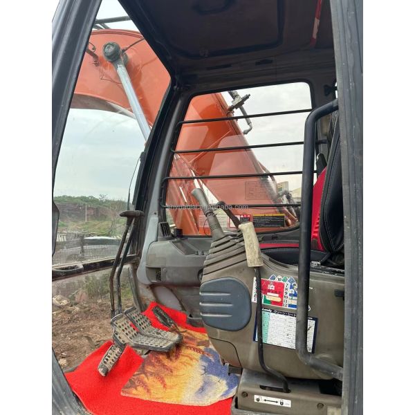 Une excavatrice d'occasion japonaise d'origine utilisée Hitachi 12 tonnes Hitachi 120 à vendre
