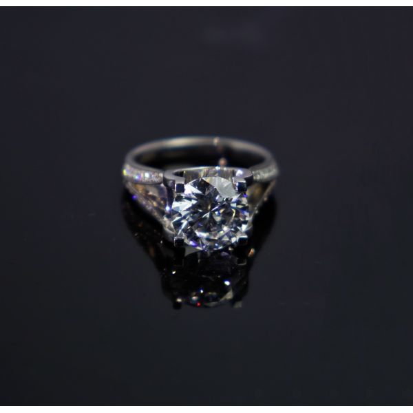 Bullhead 18K Gold Customized Fine Jewelry IGI GIA Lab Grown Diamond Engagement Wedding and Banquet Rings